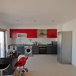 Modern 2 Bed 5km Carvoeiro شقة