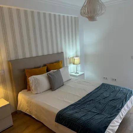 Modern 2 Bed 5km Carvoeiro شقة *