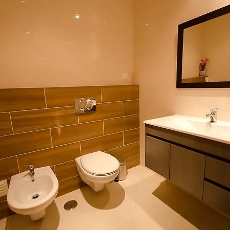 Modern 2 Bed 5km Carvoeiro Lagoa (Algarve)