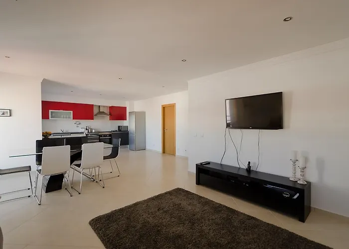 Modern 2 Bed 5km Carvoeiro Apartmán *