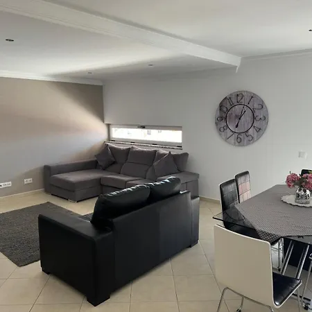 Modern 2 Bed 5km Carvoeiro Апартаменты *