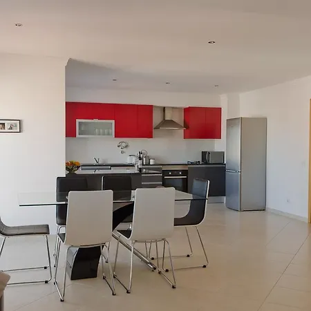 Апартаменты Modern 2 Bed 5km Carvoeiro Лагоа